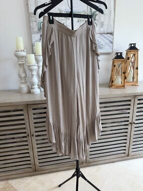 I.N. Studio Ruffled V‑Hem Taupe Pant